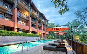 โรงแรมริมน้ำกลางจันท์ (SHA Plus+)